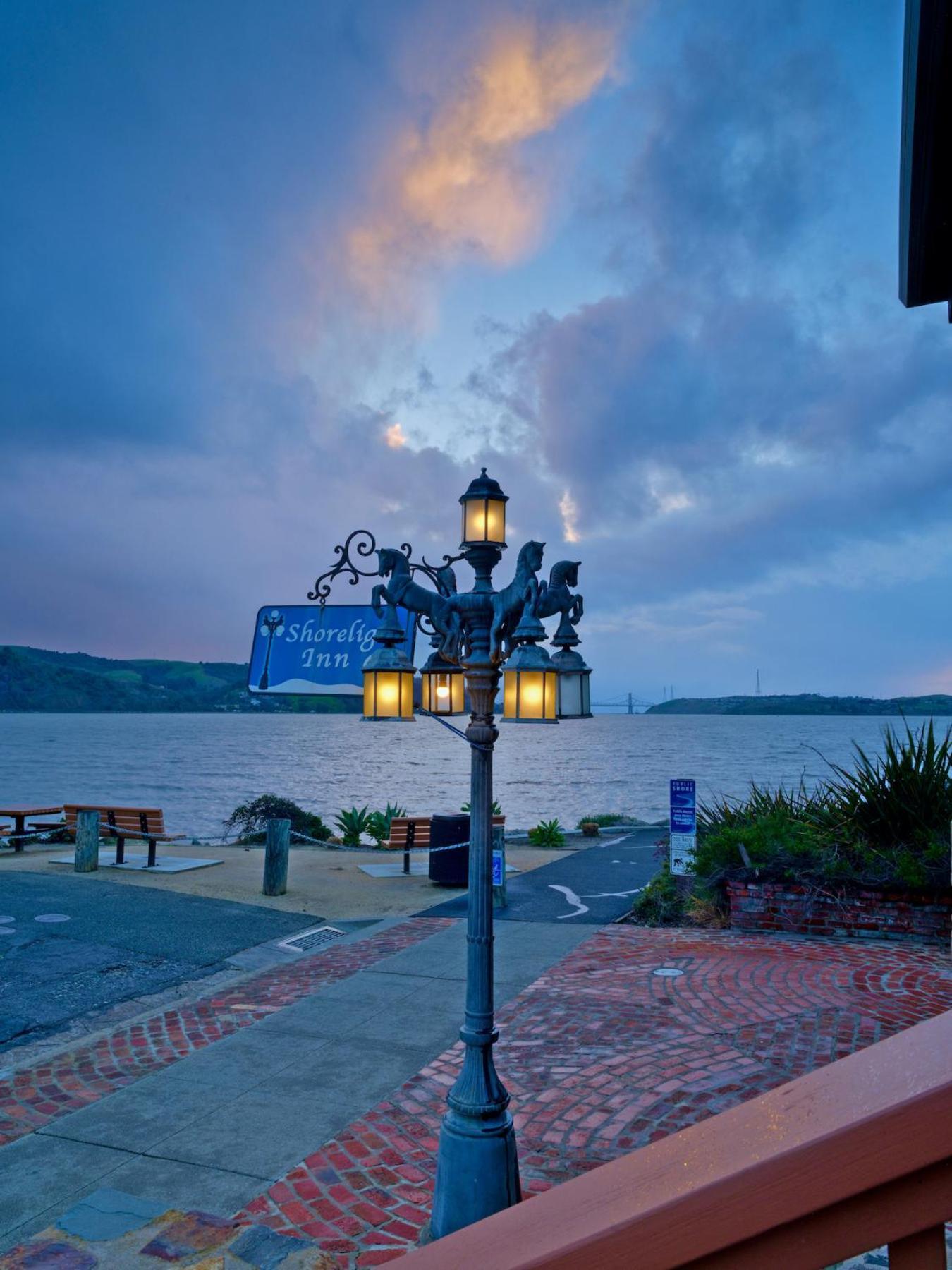 Shorelight Inn ベニシア エクステリア 写真