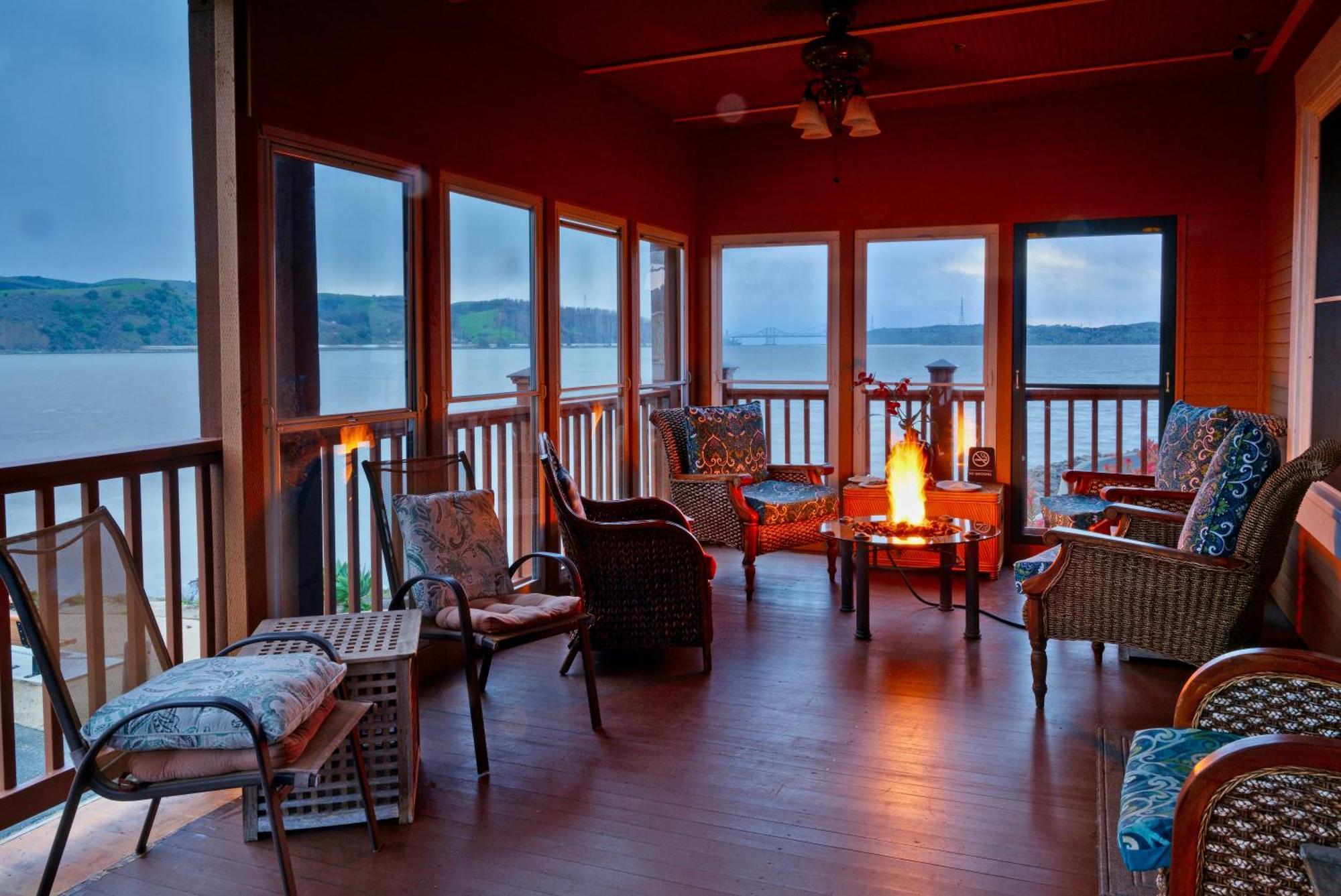 Shorelight Inn ベニシア エクステリア 写真